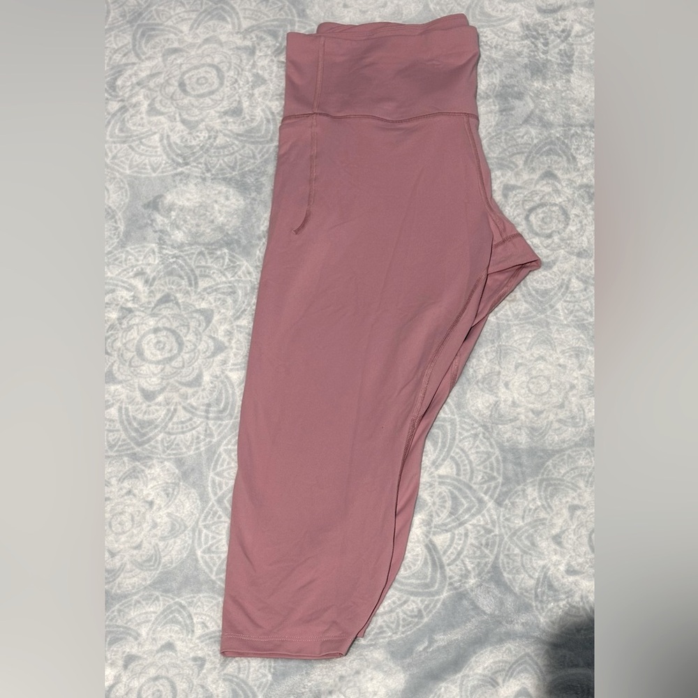 Under Armour Women’s XL Capri Leggings Pink Mauve Workout Pants